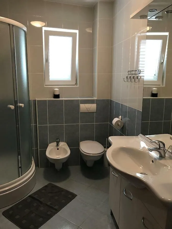 Apartments Gazebo Τρογκίρ 0*,
