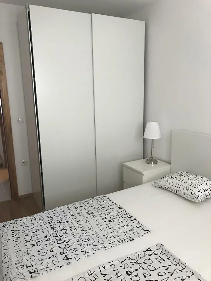 Apartments Gazebo Τρογκίρ