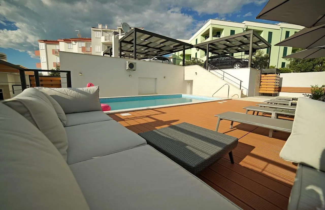 Apartments Gazebo Τρογκίρ