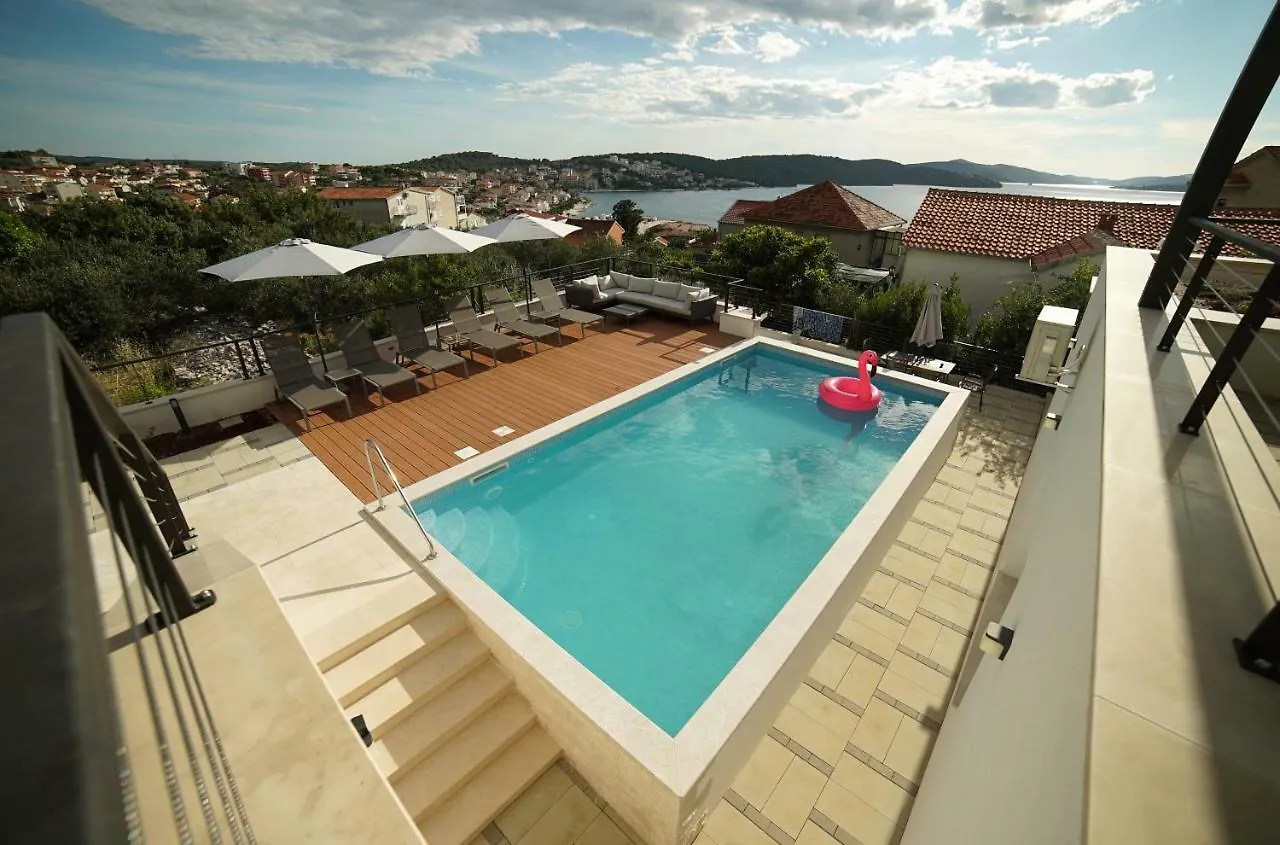 Apartments Gazebo Τρογκίρ