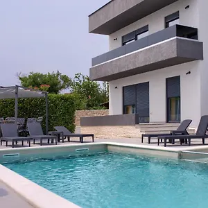 Luksuzni Asi S Bazenom Apartament Fažana